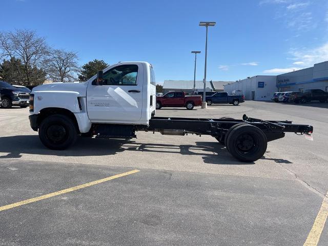 2023 Chevrolet Silverado 5500 HD Vehicle Photo in GREEN BAY, WI 54302-3701