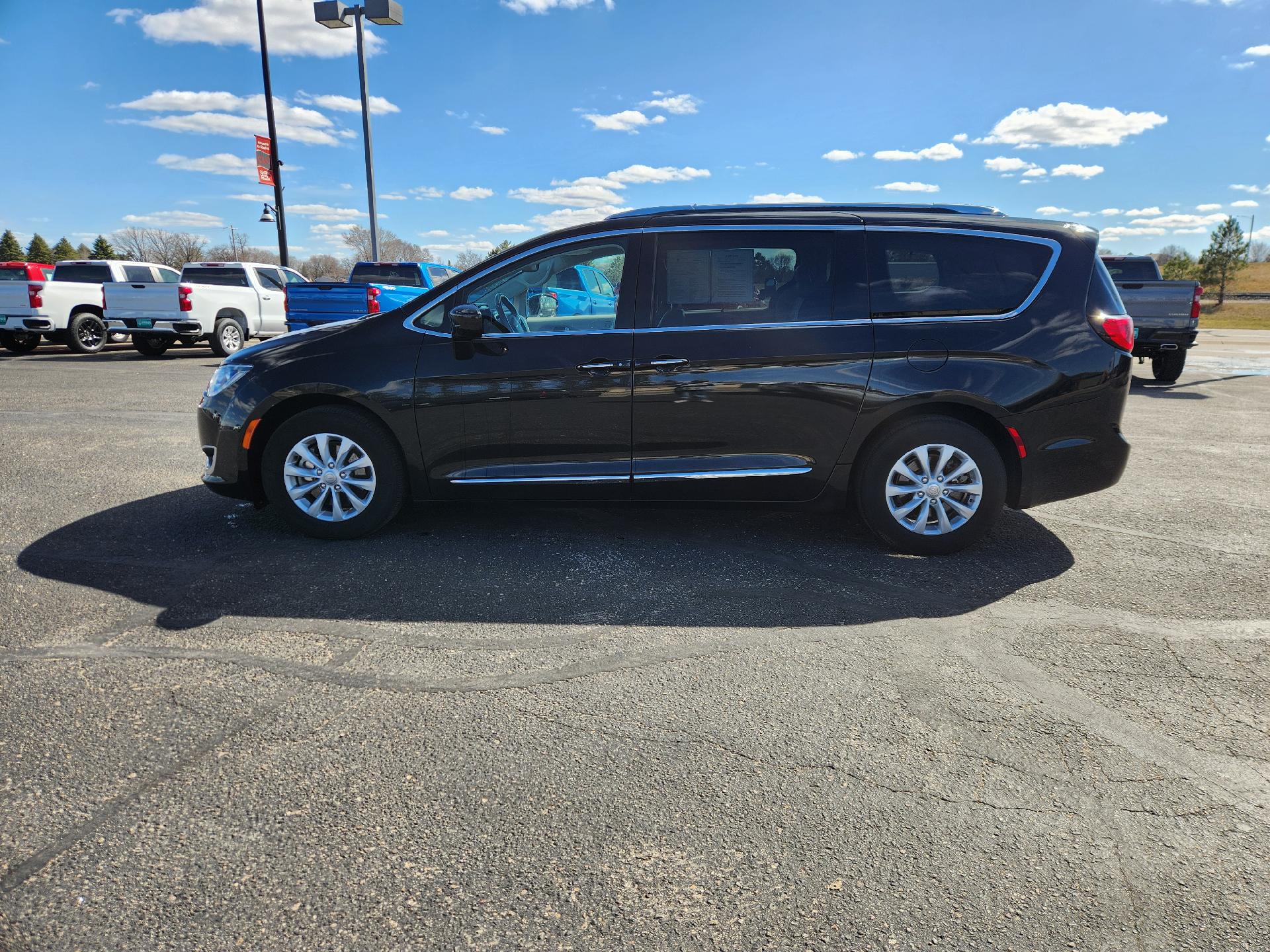Used 2018 Chrysler Pacifica Touring L with VIN 2C4RC1BG7JR152315 for sale in Staples, Minnesota