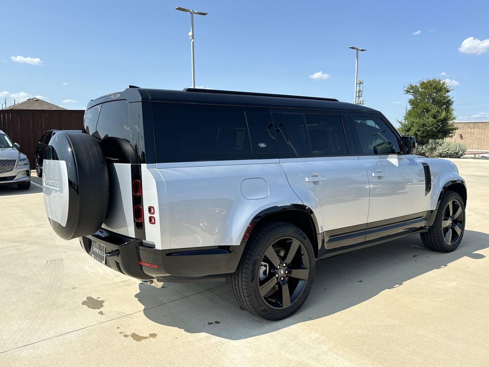 2024 Defender Vehicle Photo in AUSTIN, TX 78717