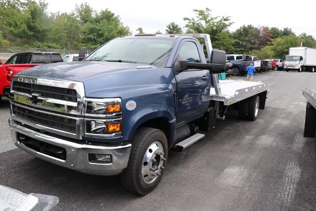 2024 Chevrolet Silverado 6500 HD Vehicle Photo in MONTICELLO, NY 12701-3853