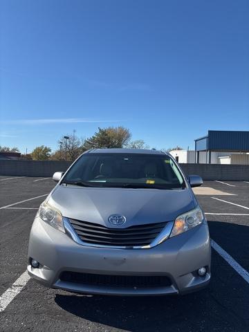 Used 2013 Toyota Sienna XLE with VIN 5TDYK3DC4DS293570 for sale in Wichita, KS