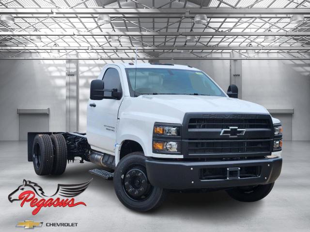 2024 Chevrolet Silverado 4500 HD Vehicle Photo in ENNIS, TX 75119-5114