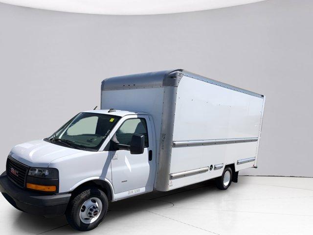 2020 GMC Savana Commercial Cutaway Vehicle Photo in LEOMINSTER, MA 01453-2952