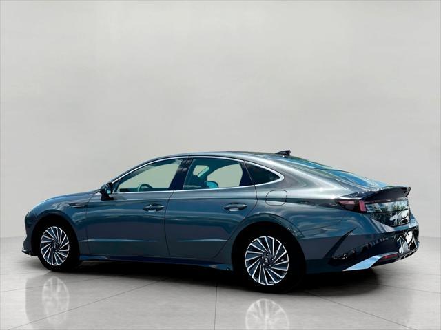 2025 Hyundai SONATA Hybrid Vehicle Photo in Green Bay, WI 54304