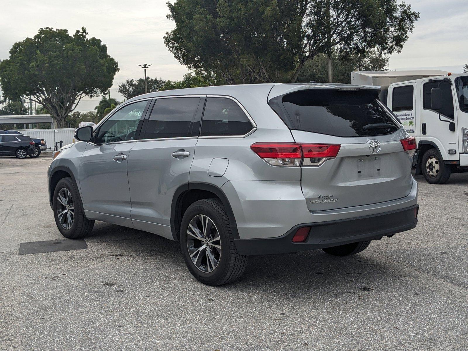 2018 Toyota Highlander Vehicle Photo in GREENACRES, FL 33463-3207