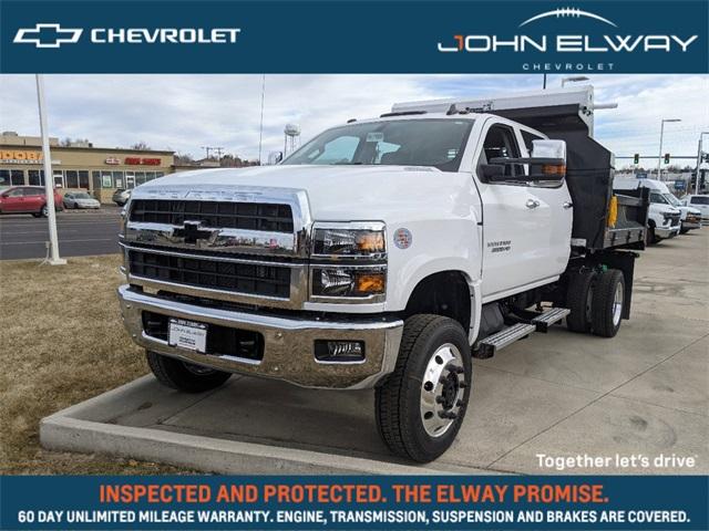 2022 Chevrolet Silverado Chassis Cab Vehicle Photo in ENGLEWOOD, CO 80113-6708