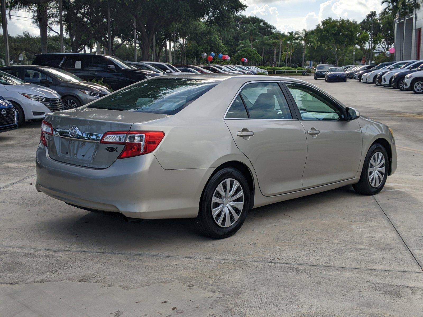 2014 Toyota Camry Vehicle Photo in Pembroke Pines , FL 33084