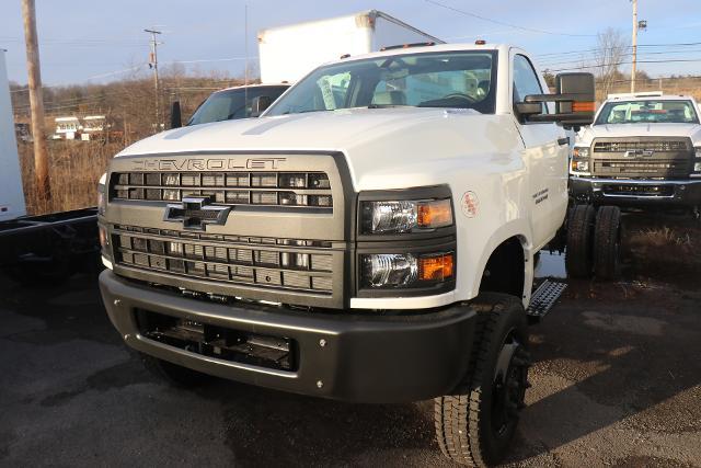 2023 Chevrolet Silverado 6500 HD Vehicle Photo in MONTICELLO, NY 12701-3853