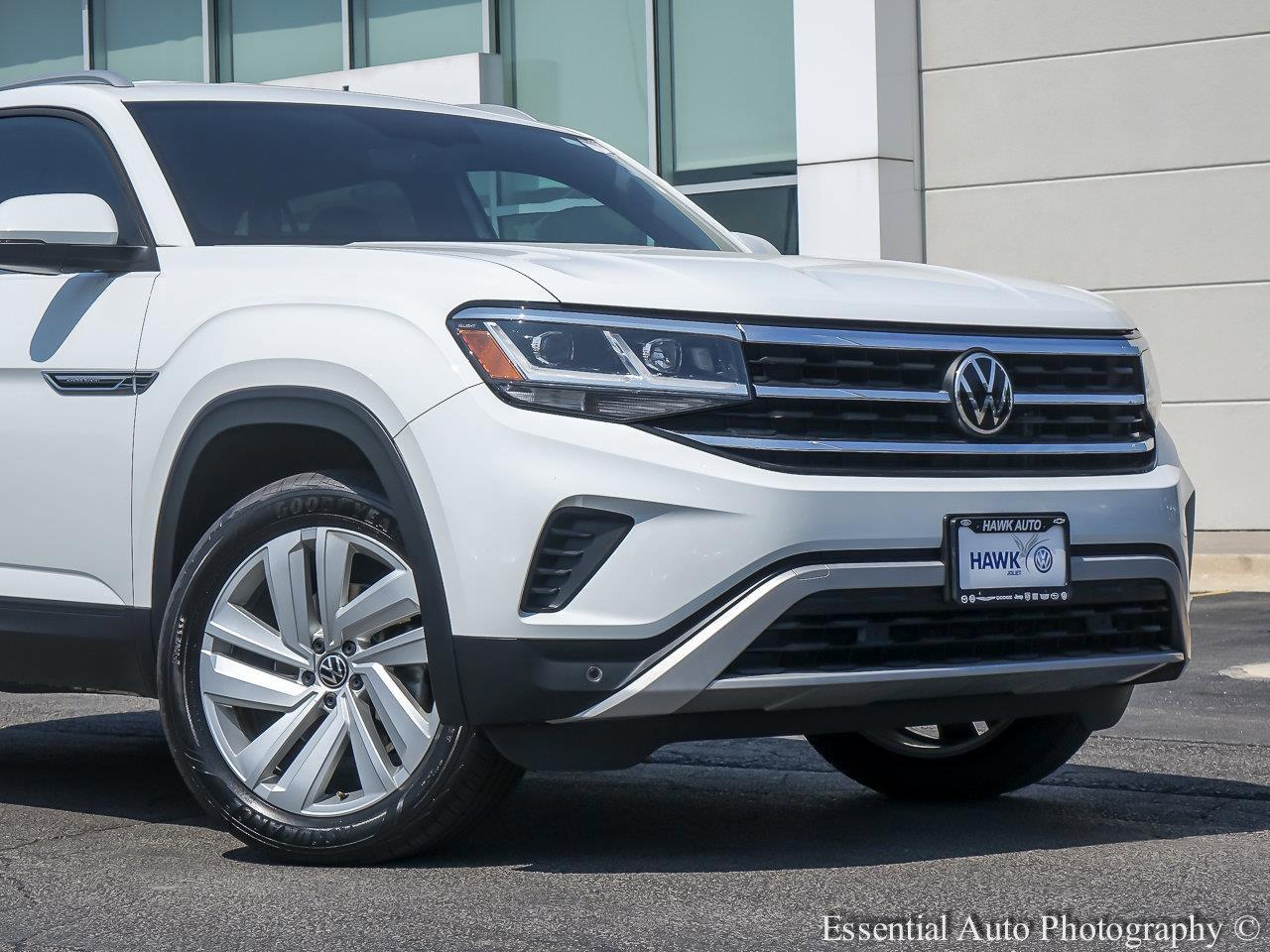 Used 2020 Volkswagen Atlas Cross Sport SE w/Tech R-Line with VIN 1V21E2CA6LC209055 for sale in Joliet, IL