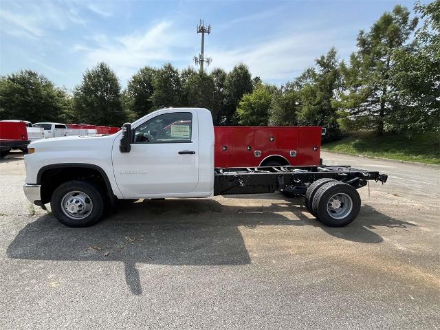 2024 Chevrolet Silverado 3500 HD Chassis Cab Vehicle Photo in ALCOA, TN 37701-3235