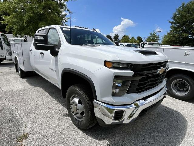 2024 Chevrolet Silverado 3500 HD Chassis Cab Vehicle Photo in ALCOA, TN 37701-3235