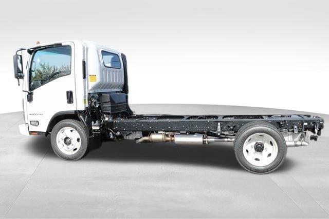 2024 Chevrolet Low Cab Forward Vehicle Photo in Salem, OR 97301