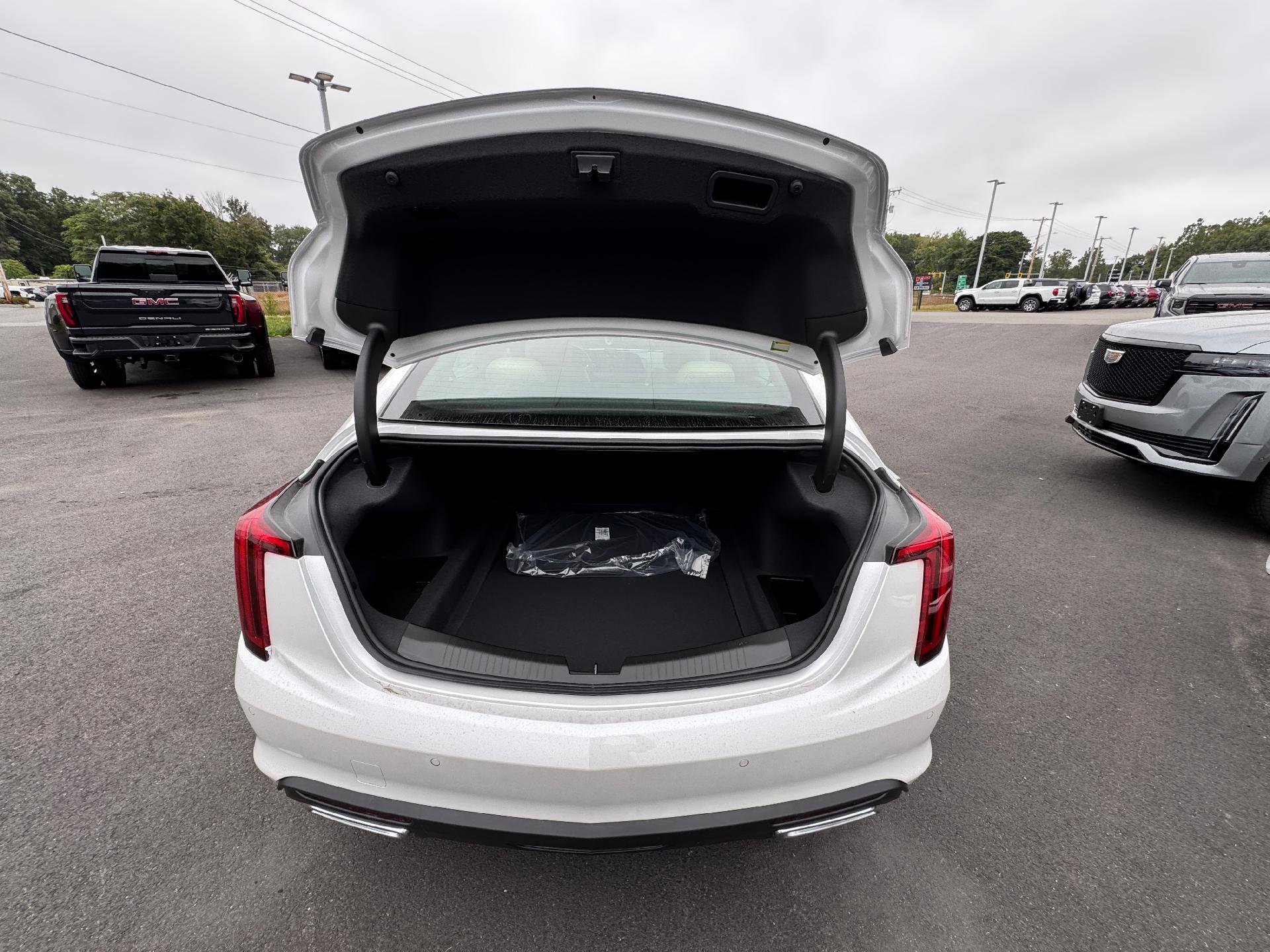 2025 Cadillac CT5 Vehicle Photo in LEOMINSTER, MA 01453-2952