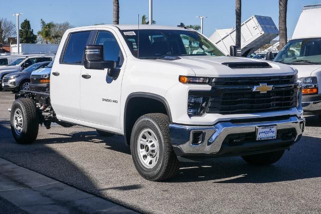 2024 Chevrolet Silverado 3500 HD CC Vehicle Photo in VENTURA, CA 93003-8585