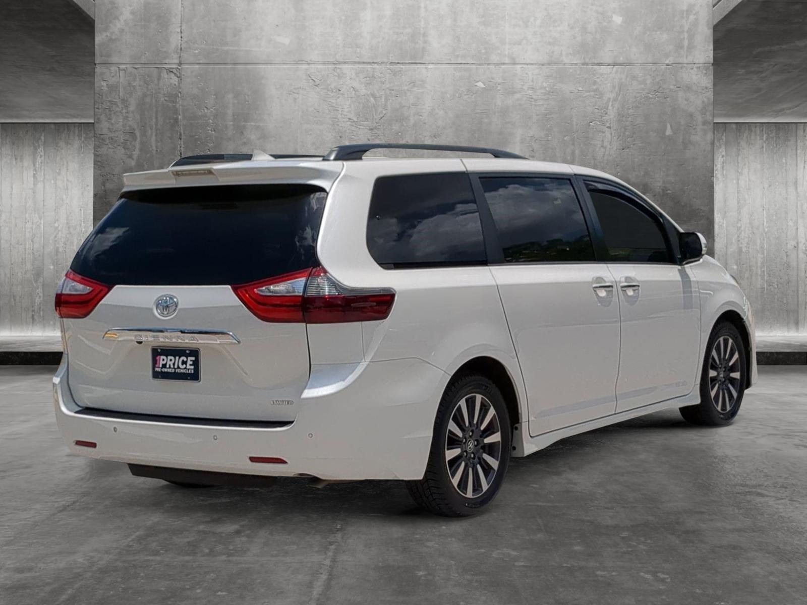 2018 Toyota Sienna Vehicle Photo in Ft. Myers, FL 33907