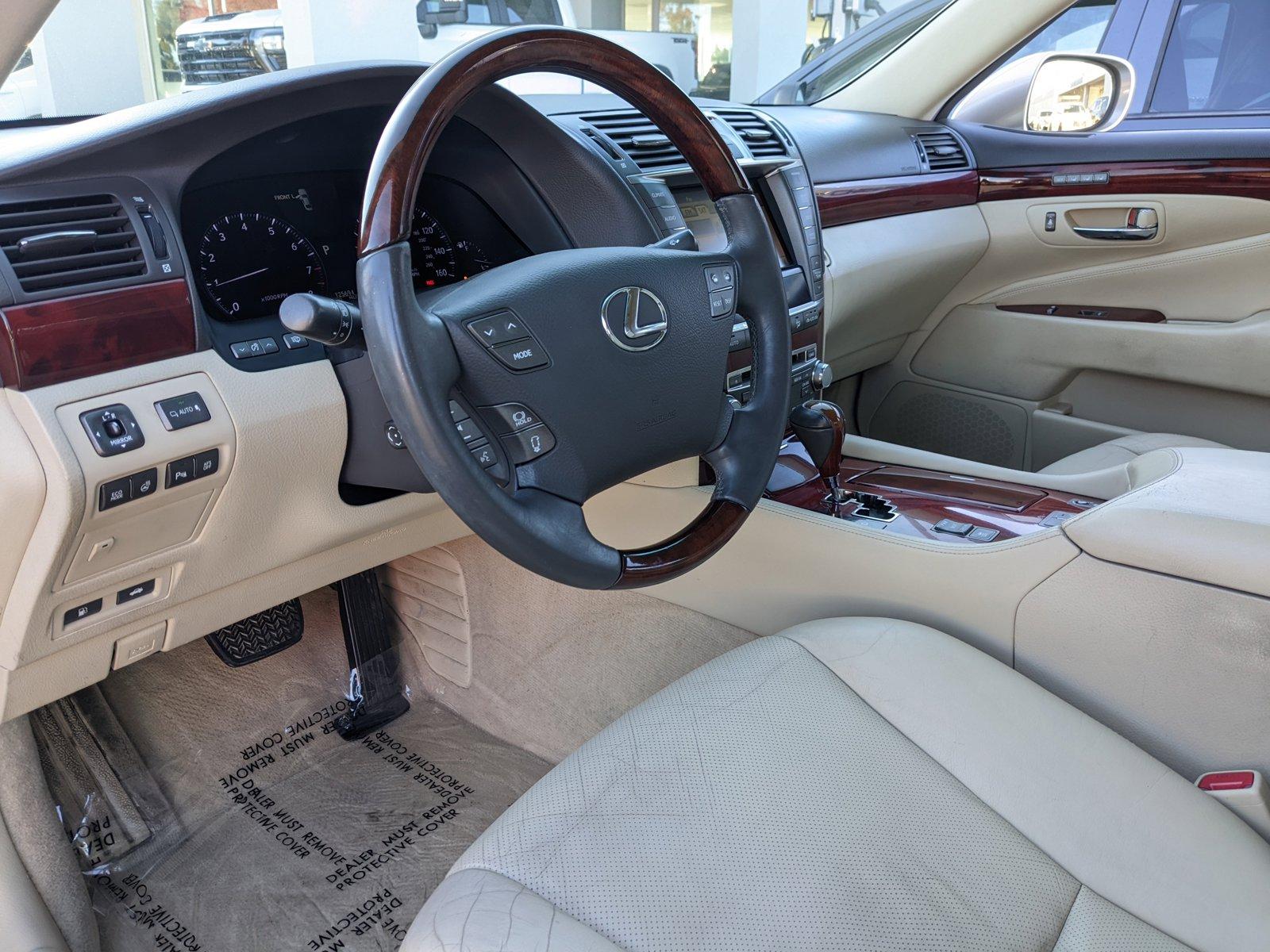 2011 Lexus LS 460 Vehicle Photo in VALENCIA, CA 91355-1705