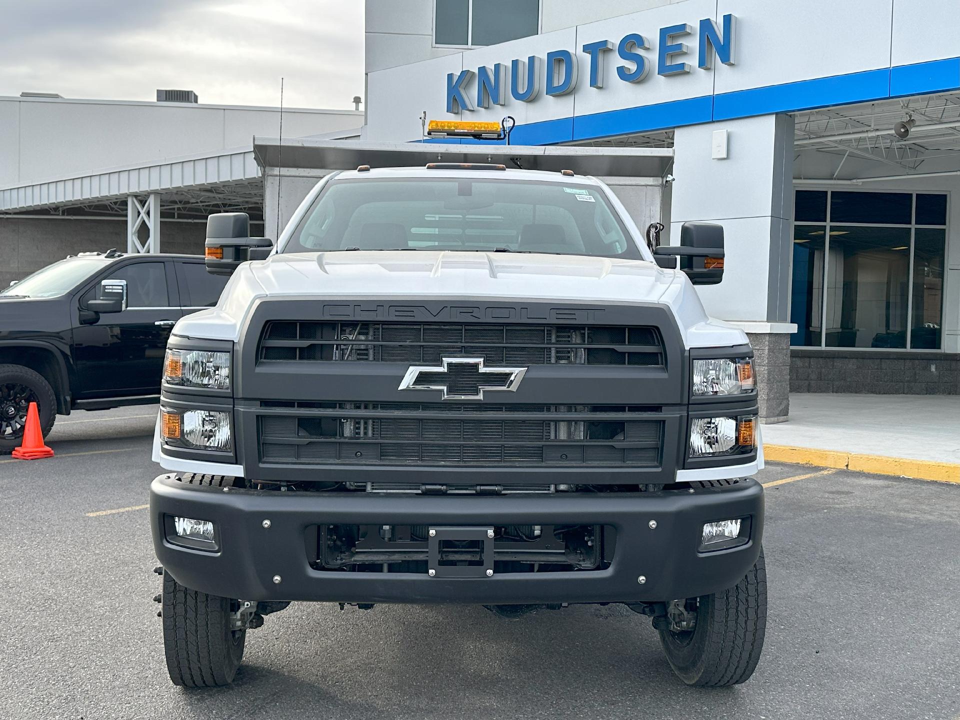 2023 Chevrolet Silverado Chassis Cab Vehicle Photo in POST FALLS, ID 83854-5365