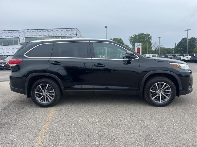 Used 2019 Toyota Highlander XLE with VIN 5TDJZRFH9KS607381 for sale in Green Bay, WI