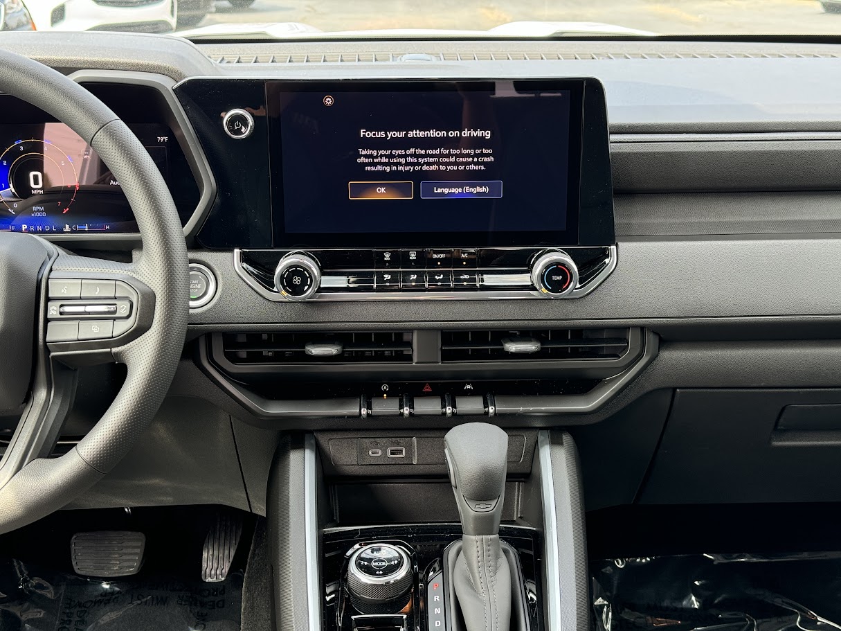 2024 Chevrolet Colorado Vehicle Photo in BOONVILLE, IN 47601-9633