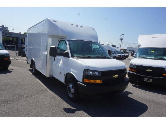 2023 Chevrolet Express Cutaway 4500 Vehicle Photo in ALCOA, TN 37701-3235