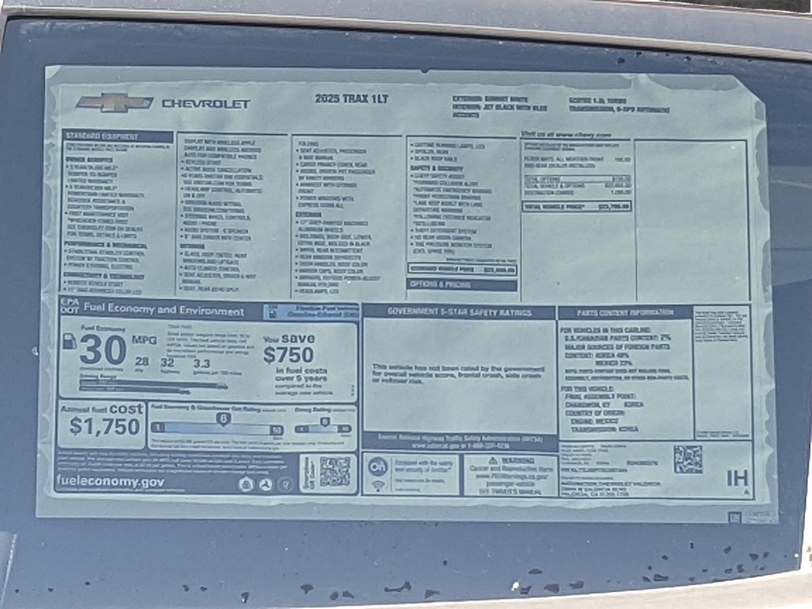 2025 Chevrolet Trax Vehicle Photo in VALENCIA, CA 91355-1705