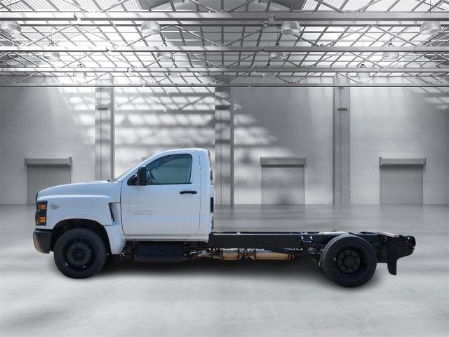 2024 Chevrolet Silverado Chassis Cab Vehicle Photo in Weatherford, TX 76087