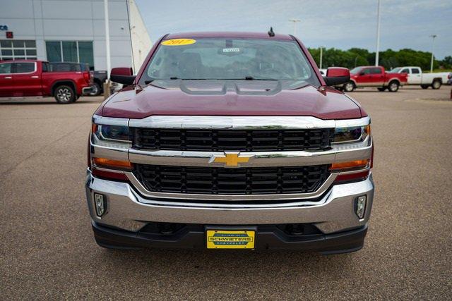 Used 2017 Chevrolet Silverado 1500 LT with VIN 3GCUKRECXHG364906 for sale in Willmar, MN