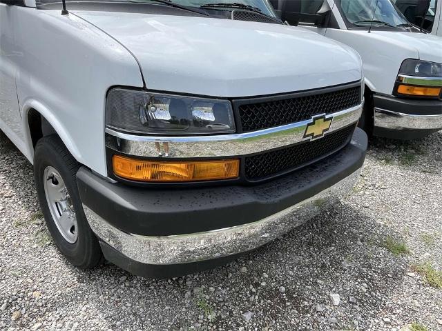 2024 Chevrolet Express Cutaway 3500 Vehicle Photo in ALCOA, TN 37701-3235