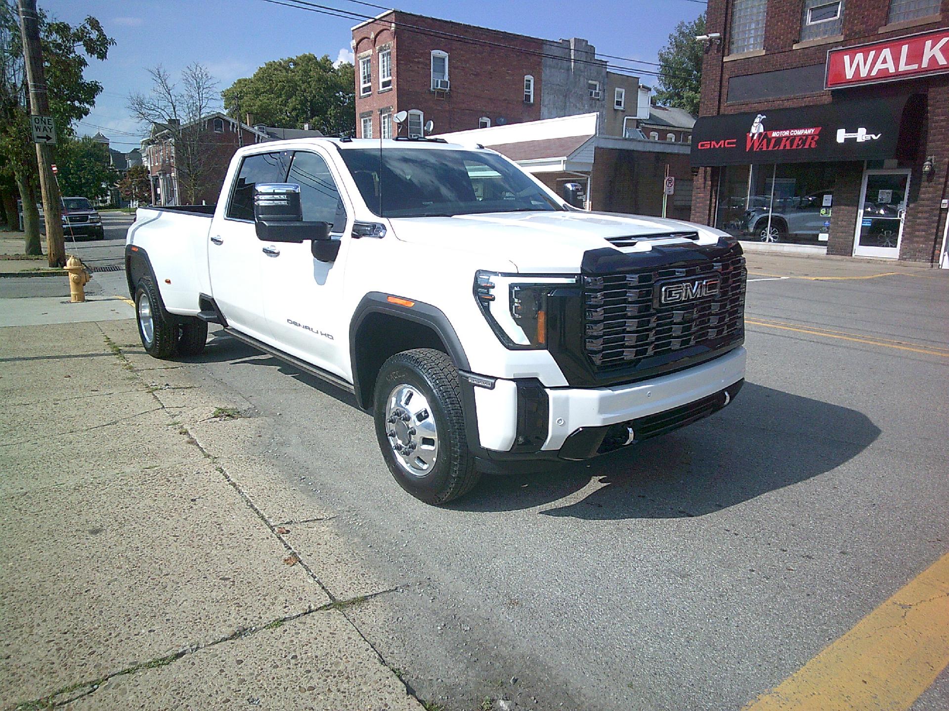 2025 GMC Sierra 3500HD Vehicle Photo in KITTANNING, PA 16201-1536