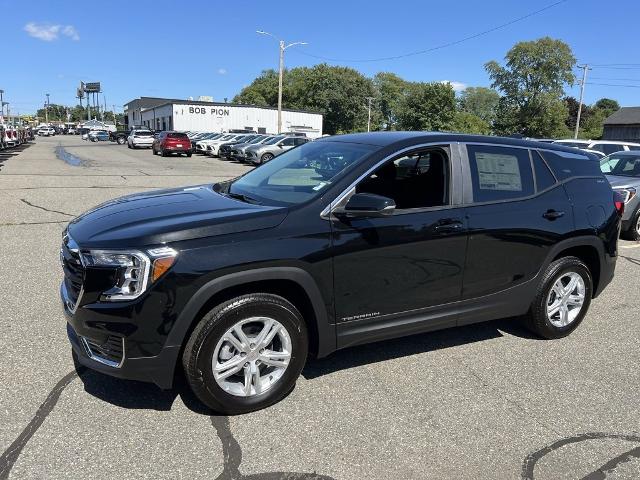 2024 GMC Terrain Vehicle Photo in CHICOPEE, MA 01020-5001