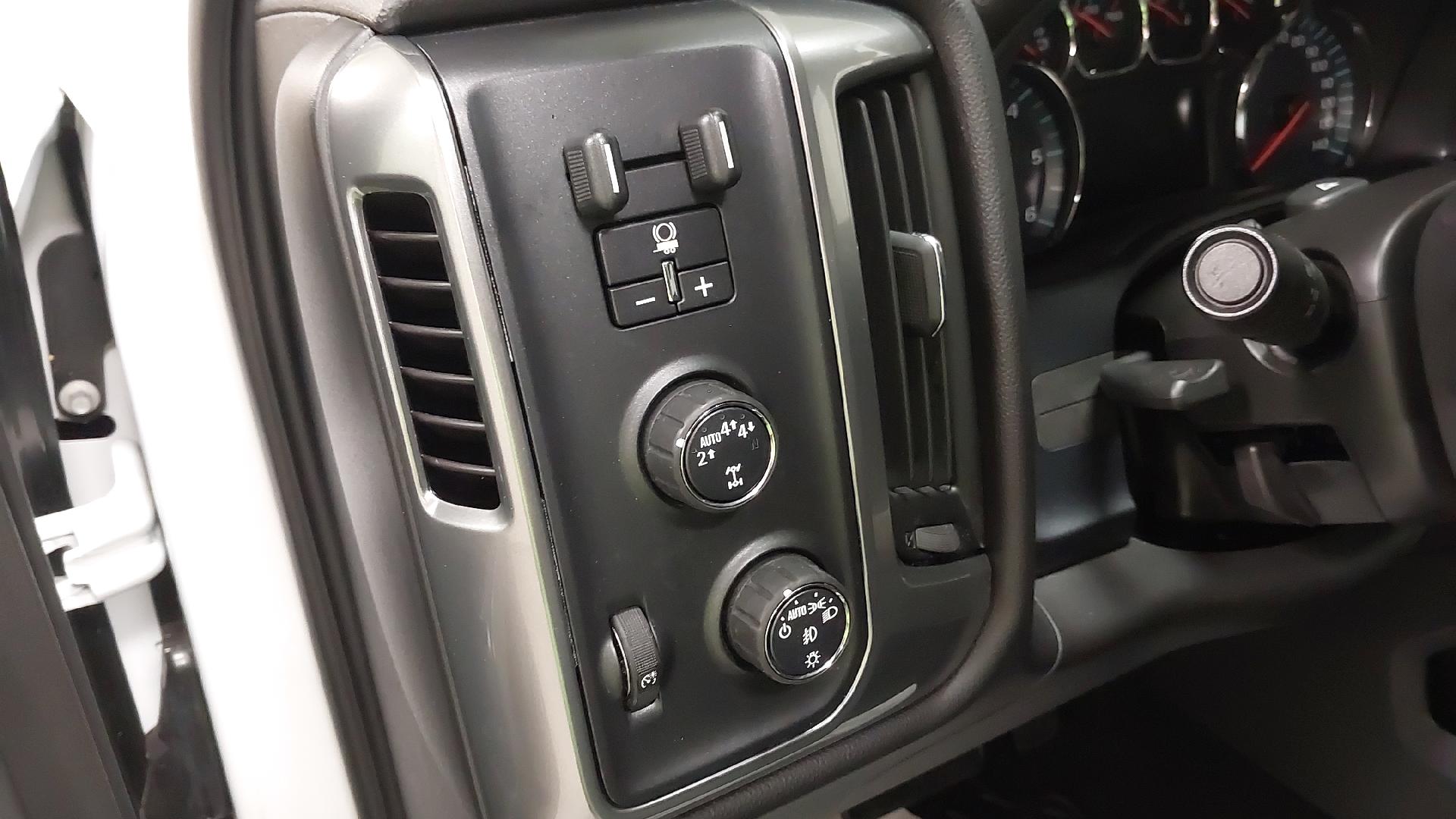 2017 Chevrolet Silverado 1500 Vehicle Photo in HANNIBAL, MO 63401-5401