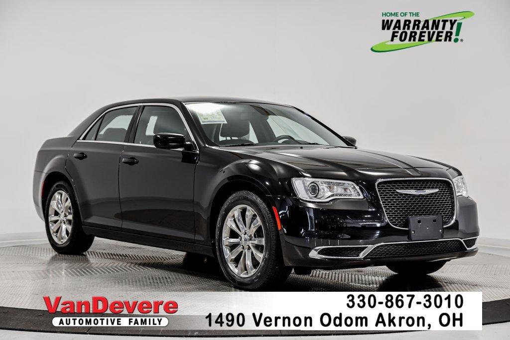 2018 Chrysler 300 Vehicle Photo in AKRON, OH 44320-4088