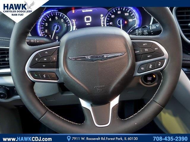 2024 Chrysler Pacifica Vehicle Photo in Saint Charles, IL 60174