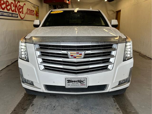 2017 Cadillac Escalade Vehicle Photo in RED SPRINGS, NC 28377-1640