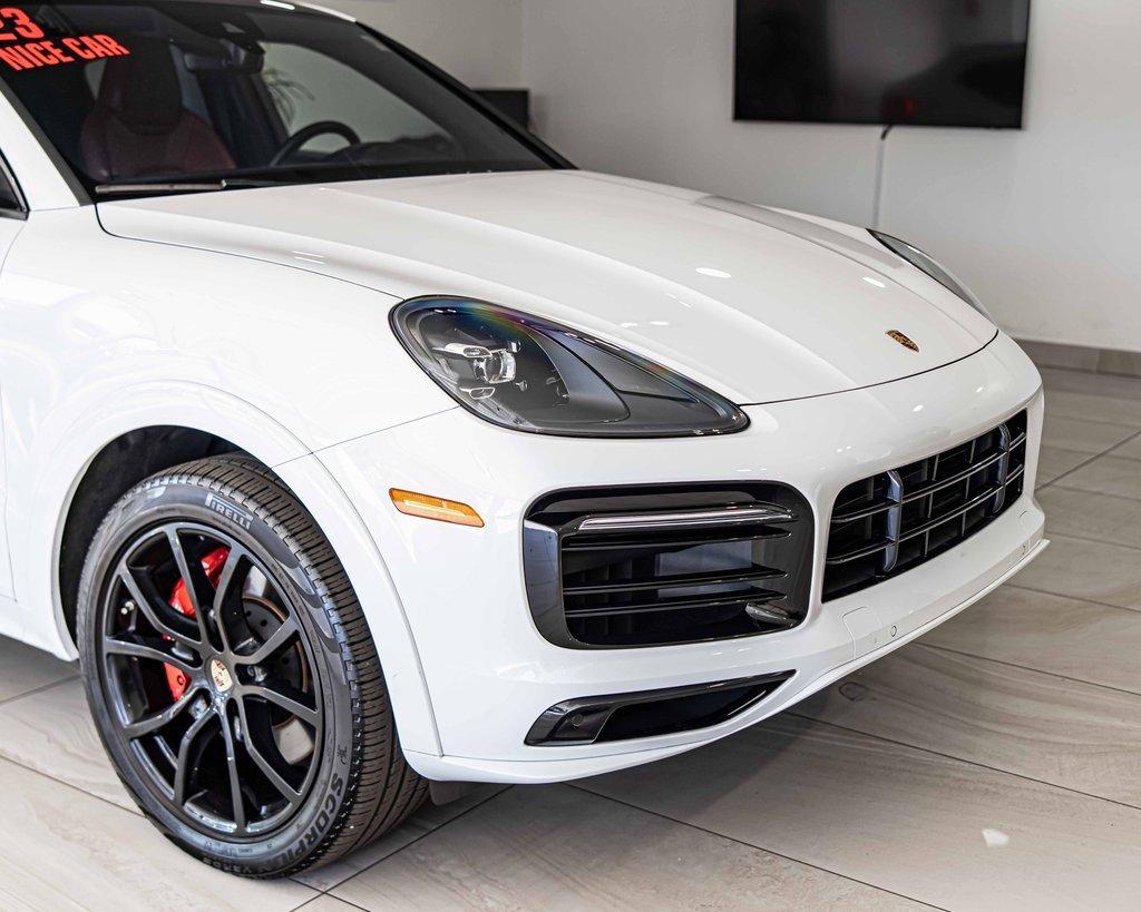 2023 Porsche Cayenne Vehicle Photo in Saint Charles, IL 60174