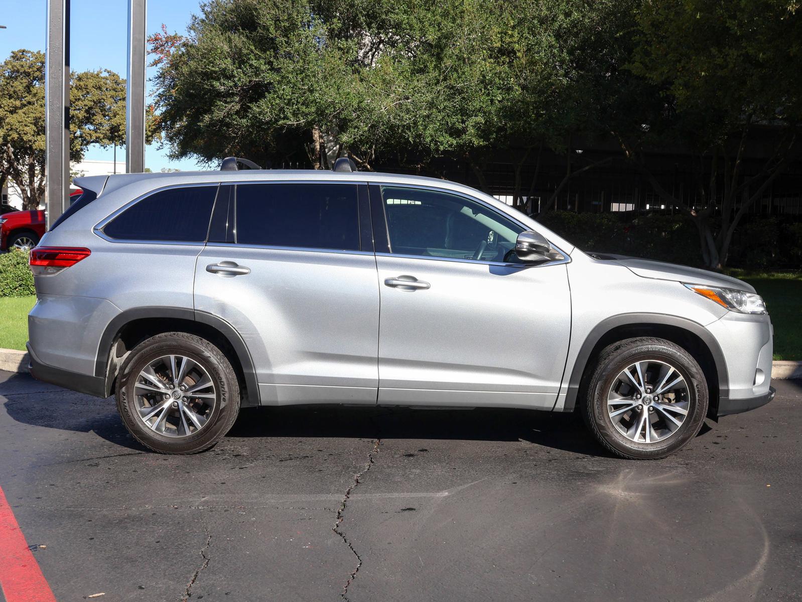 2017 Toyota Highlander Vehicle Photo in DALLAS, TX 75209-3095