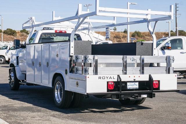 2023 Chevrolet Silverado Chassis Cab Vehicle Photo in VENTURA, CA 93003-8585