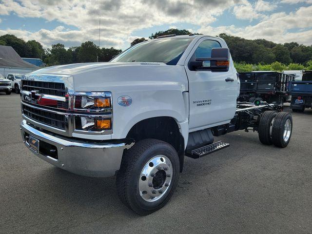 2024 Chevrolet Silverado 5500 HD Vehicle Photo in DANBURY, CT 06810-5034