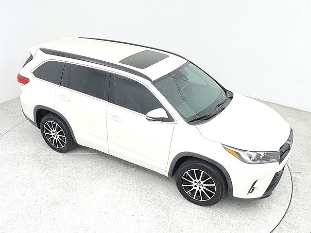 2018 Toyota Highlander Vehicle Photo in Grapevine, TX 76051