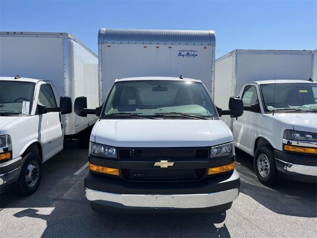 2023 Chevrolet Express Cutaway 3500 Vehicle Photo in ALCOA, TN 37701-3235