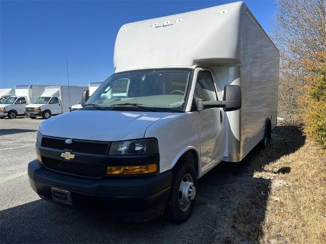 2023 Chevrolet Express Cutaway 4500 Vehicle Photo in ALCOA, TN 37701-3235