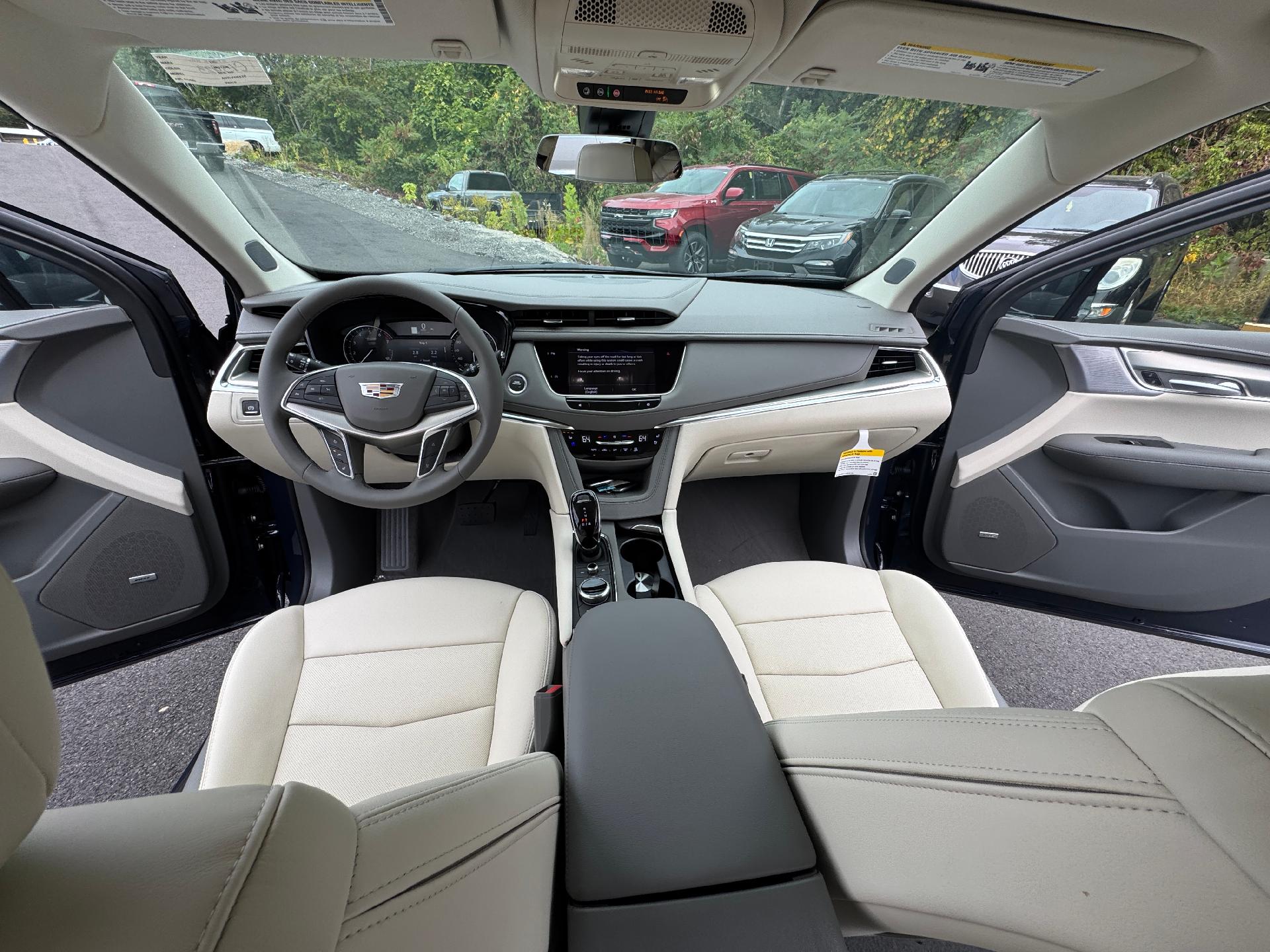 2025 Cadillac XT5 Vehicle Photo in LEOMINSTER, MA 01453-2952