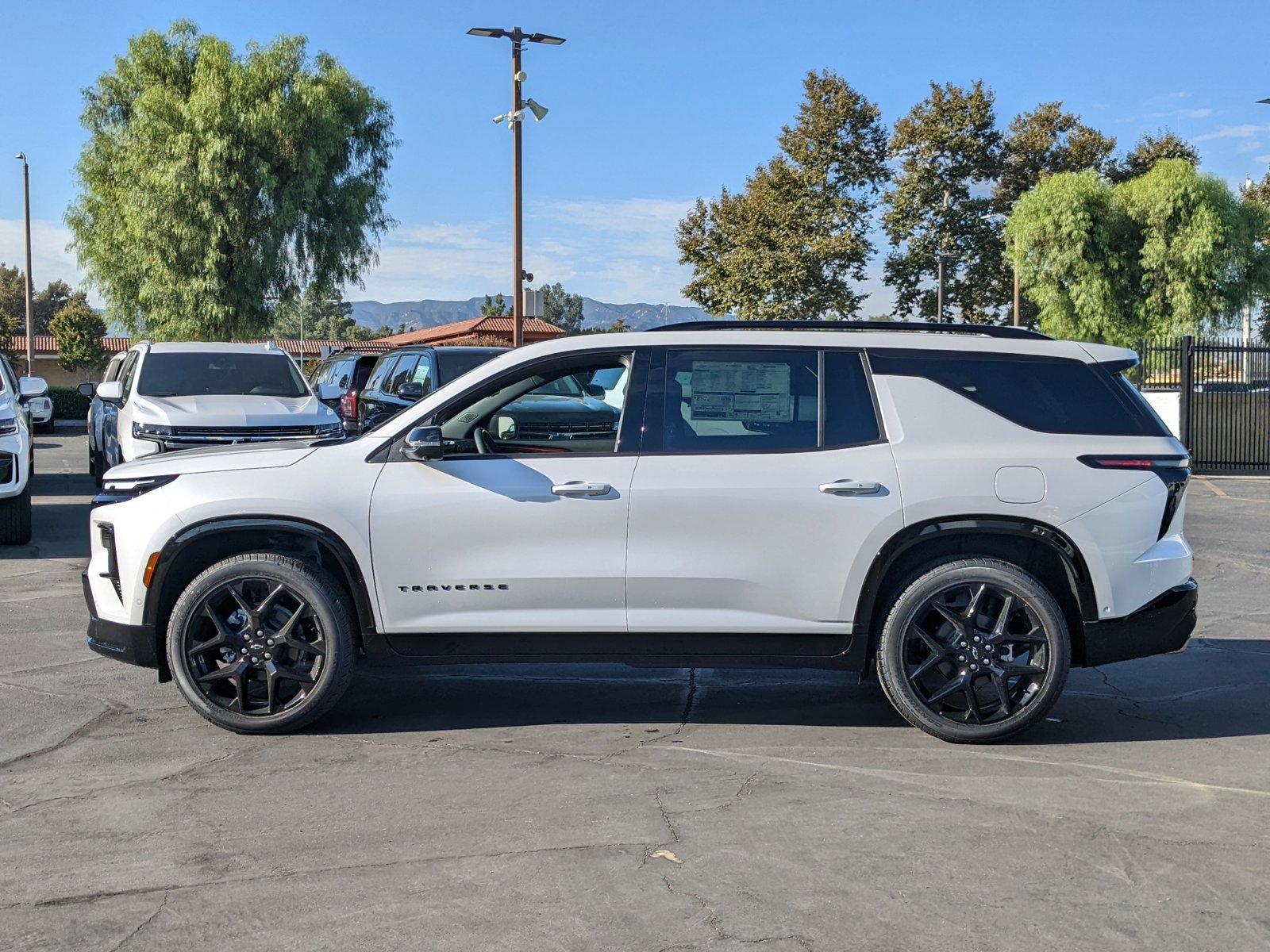 2024 Chevrolet Traverse Vehicle Photo in VALENCIA, CA 91355-1705