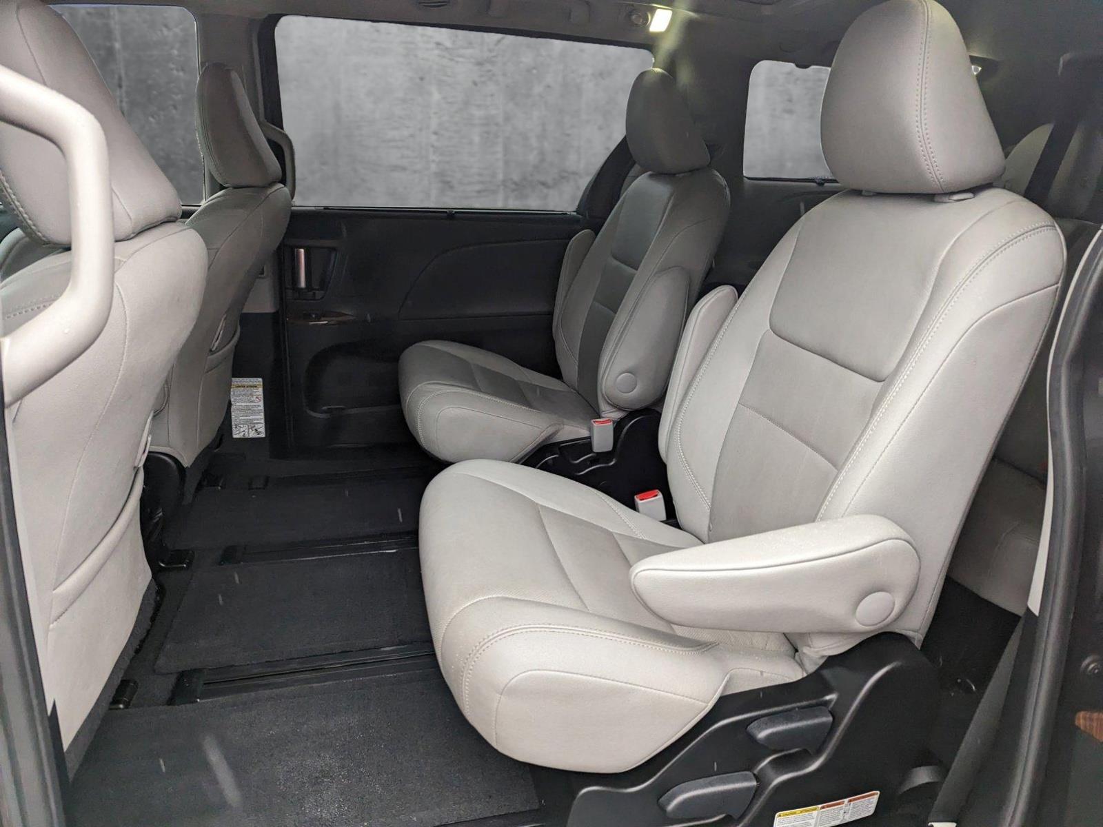 2017 Toyota Sienna Vehicle Photo in Spokane Valley, WA 99212