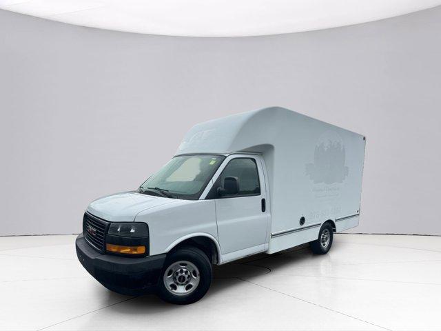 2018 GMC Savana Commercial Cutaway Vehicle Photo in LEOMINSTER, MA 01453-2952