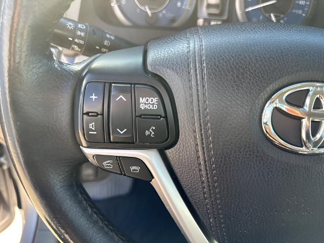 2017 Toyota Sienna Vehicle Photo in MANITOWOC, WI 54220-5838