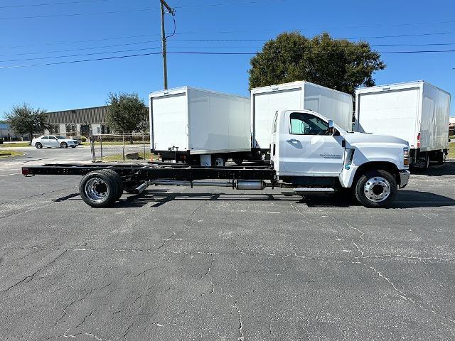 2023 Chevrolet Silverado Chassis Cab Vehicle Photo in BARTOW, FL 33830-4397