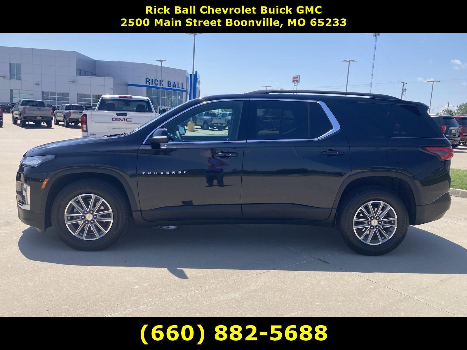 Used 2022 Chevrolet Traverse 3LT with VIN 1GNEVHKW1NJ150957 for sale in Kansas City