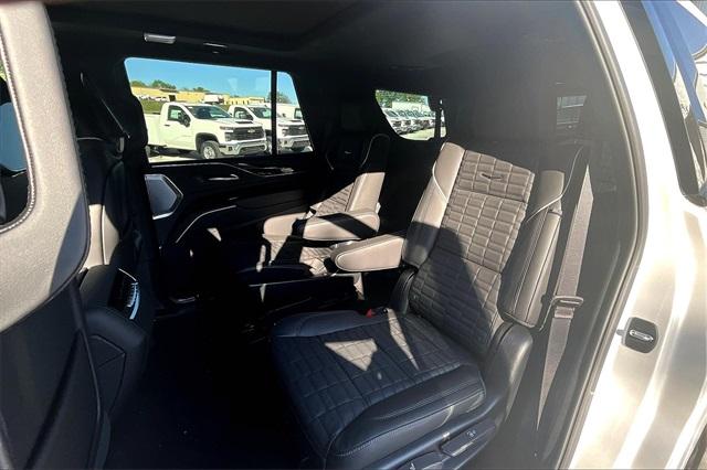 2024 Cadillac Escalade Vehicle Photo in KANSAS CITY, MO 64114-4545