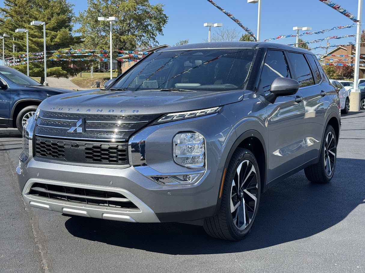 2023 Mitsubishi Outlander Vehicle Photo in BOONVILLE, IN 47601-9633